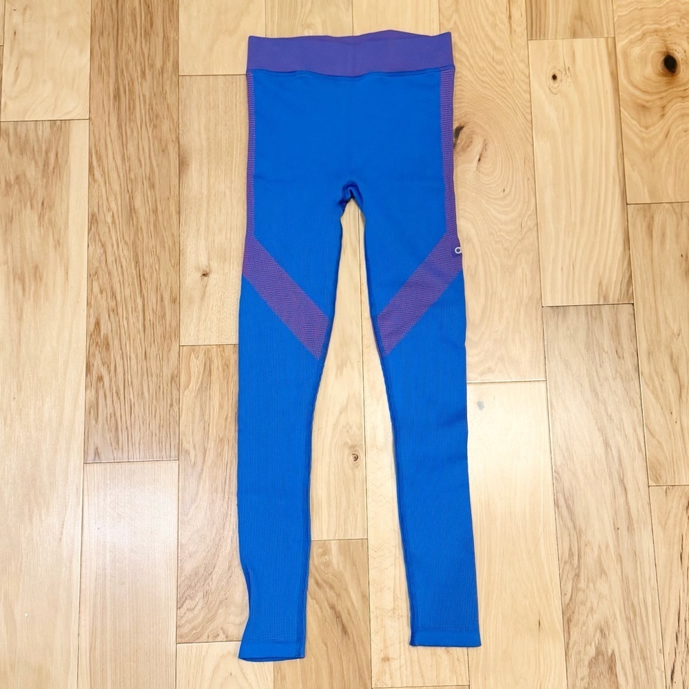LIKE NEW Alo Yoga Women’s Illusion Seamless High-Waist Ribbed Leggings